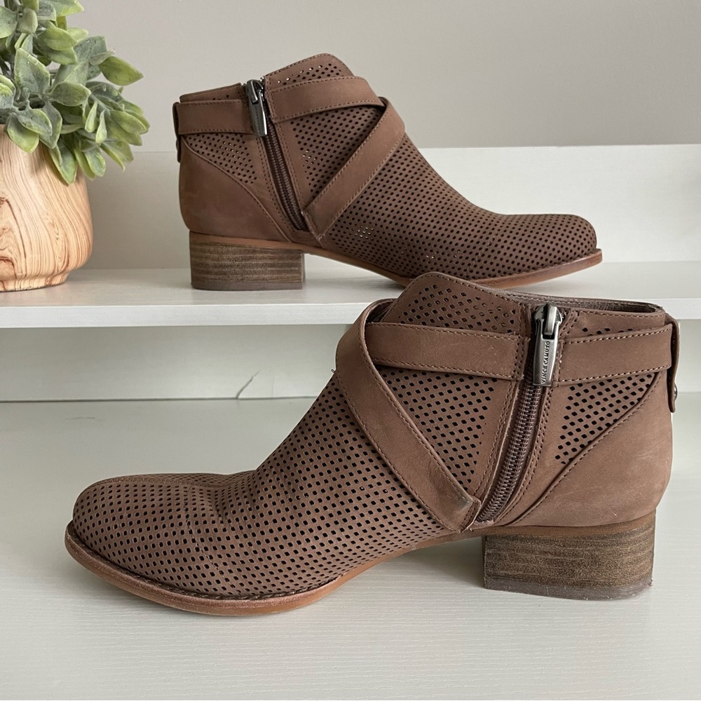 Vince Camuto Women's Casha Perforated Booties Size 8M Leather Tan Stacked Heel